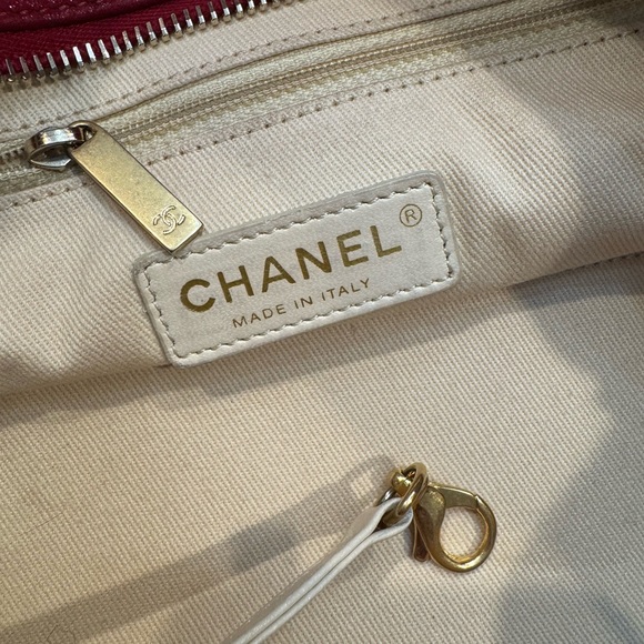 Authentic Chanel Matelasse shoulder bag - Picture 13 of 15
